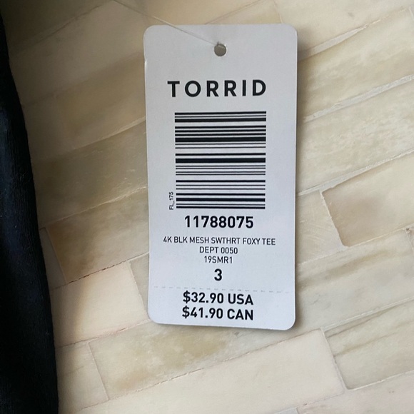 Black tee with mesh shoulder - Picture 3 of 3